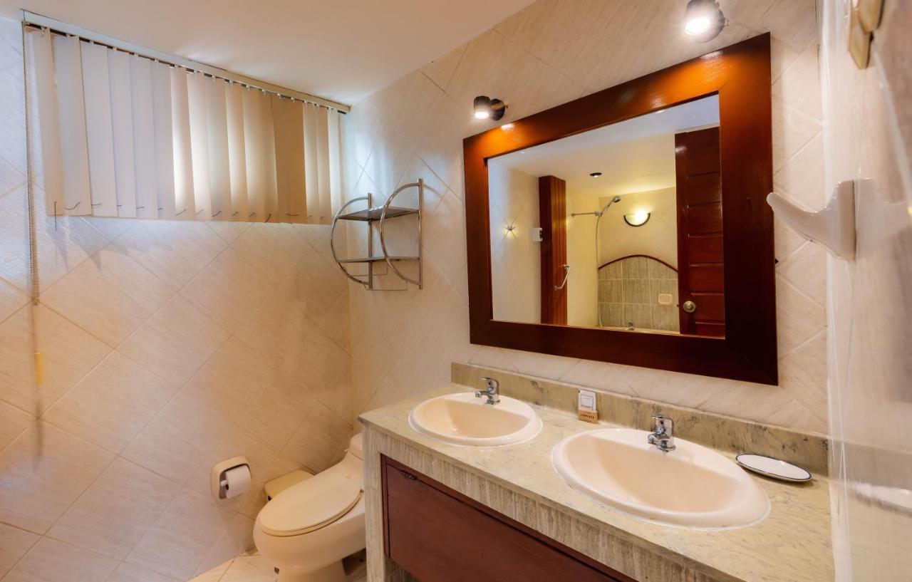 Hotel Country Trujillo Encalada Extérieur photo