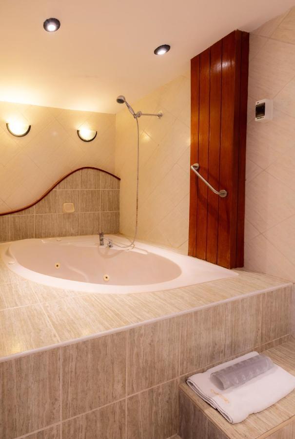 Hotel Country Trujillo Encalada Extérieur photo
