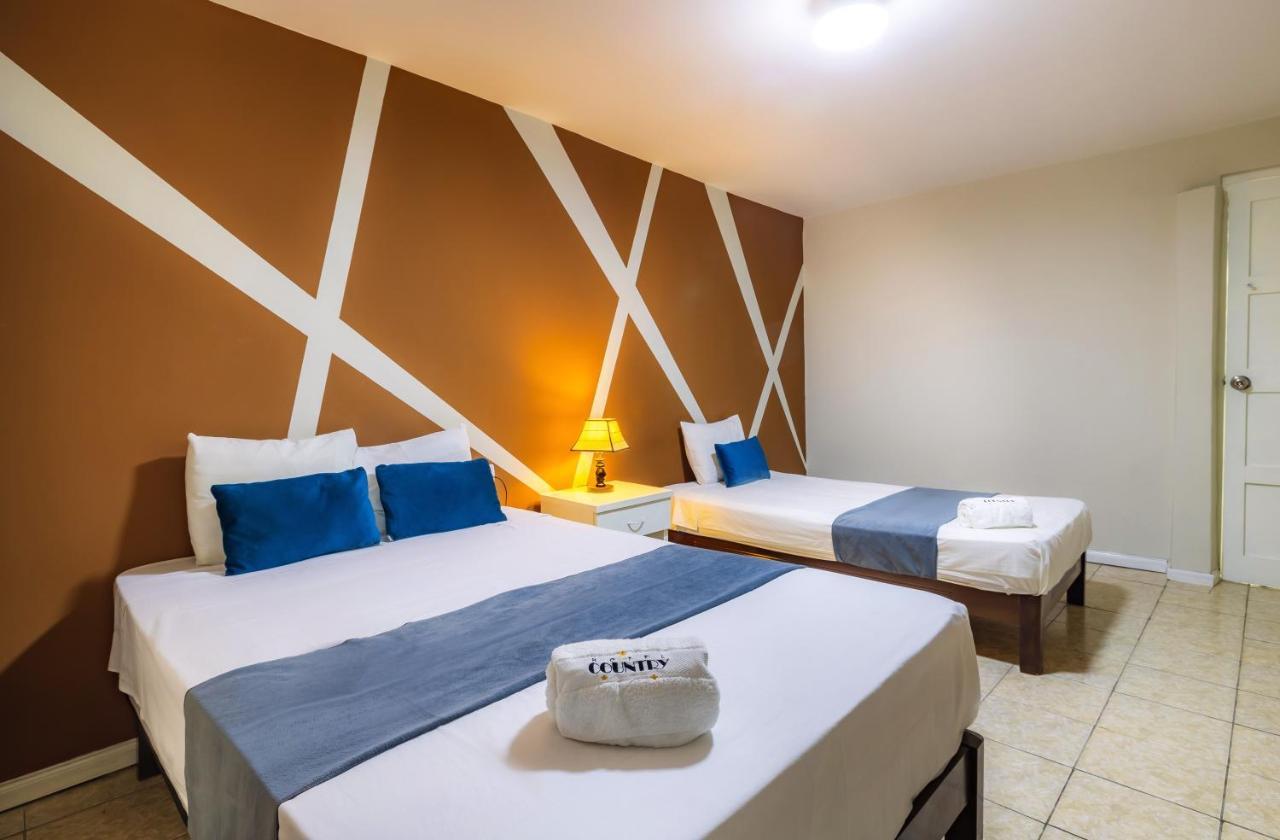 Hotel Country Trujillo Encalada Extérieur photo