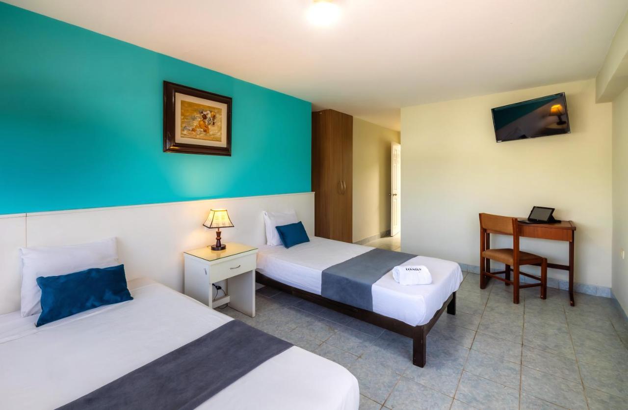 Hotel Country Trujillo Encalada Extérieur photo