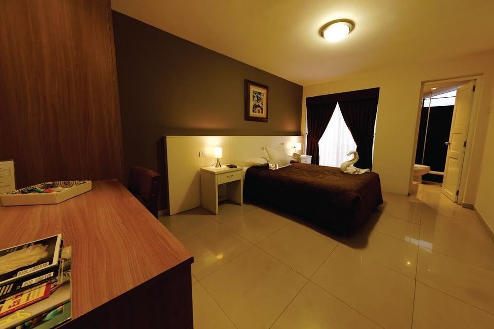 Hotel Country Trujillo Encalada Extérieur photo