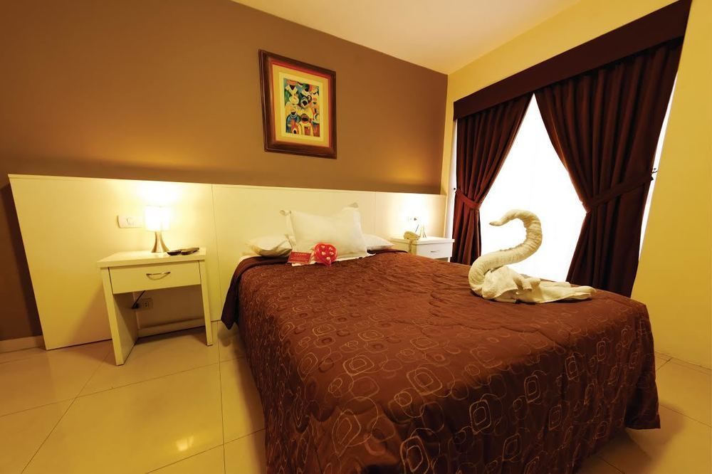 Hotel Country Trujillo Encalada Extérieur photo