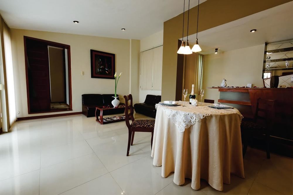 Hotel Country Trujillo Encalada Extérieur photo