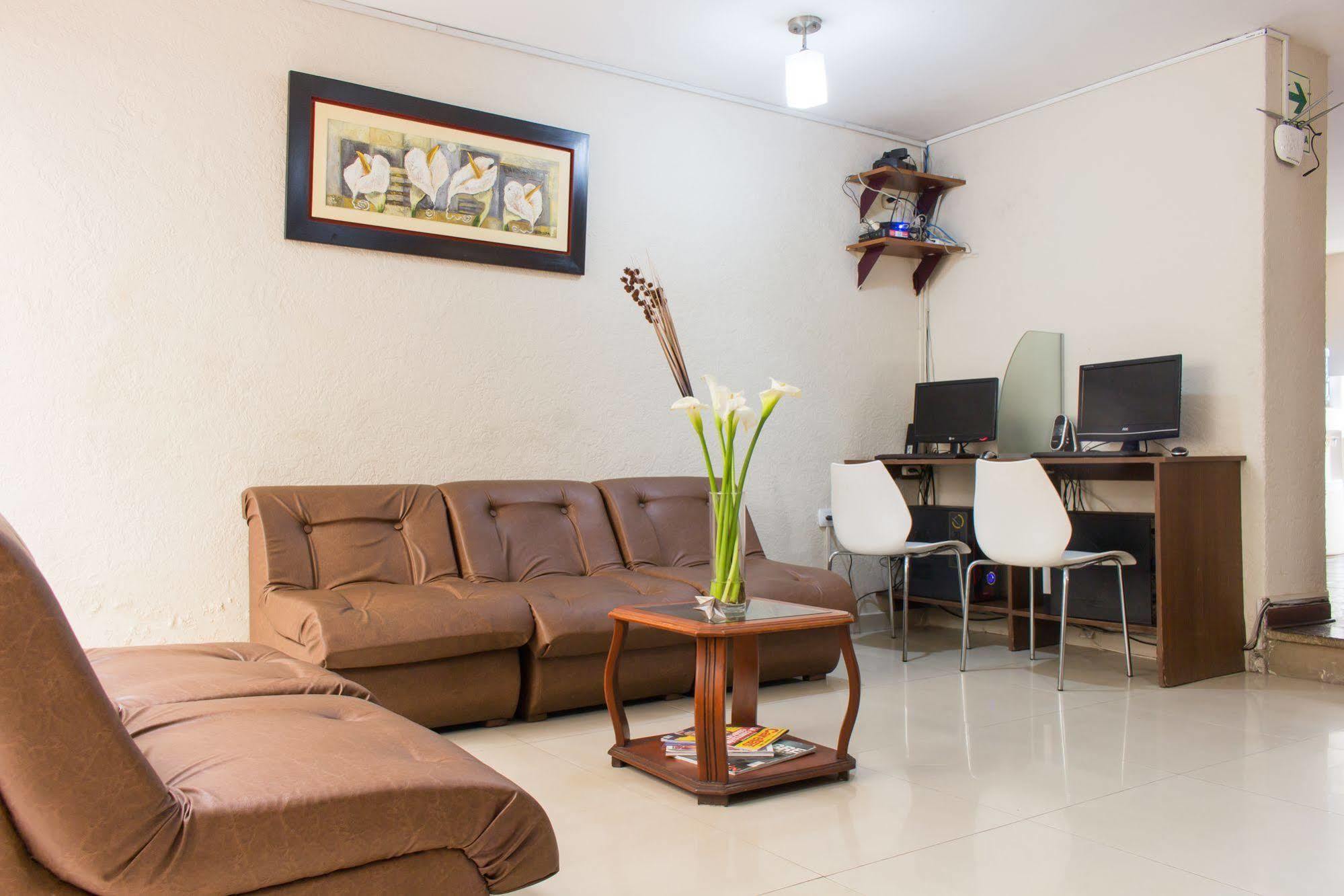 Hotel Country Trujillo Encalada Extérieur photo