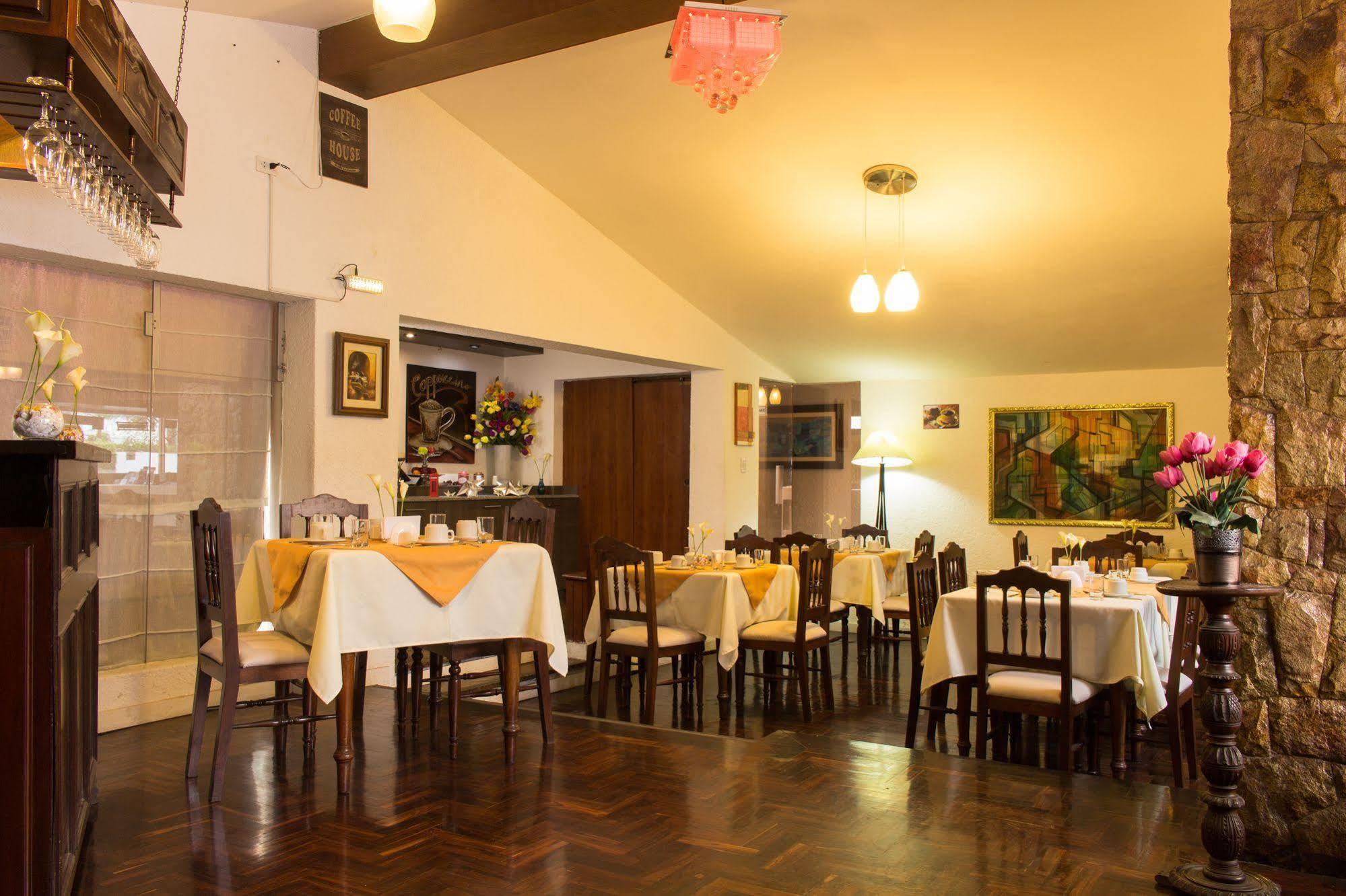 Hotel Country Trujillo Encalada Extérieur photo